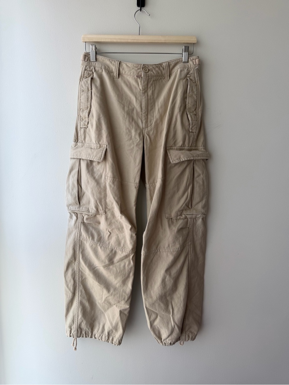 Aritzia TNA Cargo Pant - Oatmeal